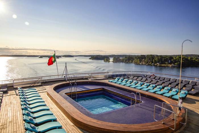 Nicko Cruises Vasco Da Gama Oasis Pool 2.jpg